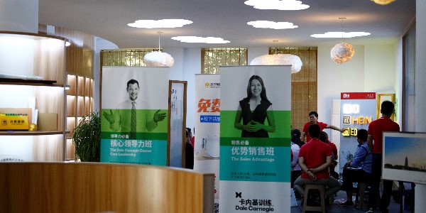 戶外噴繪寫真的防護(hù)要求有哪些？-和印愛歐圖文